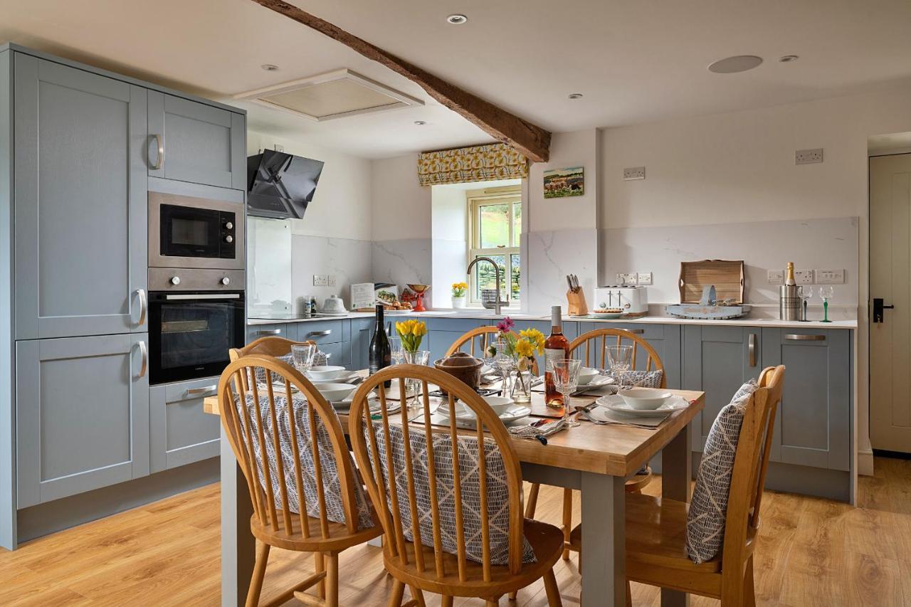 Finest Retreats - Moelis Granary - Luxury Cottage With Hot Tub Llandrillo Kültér fotó