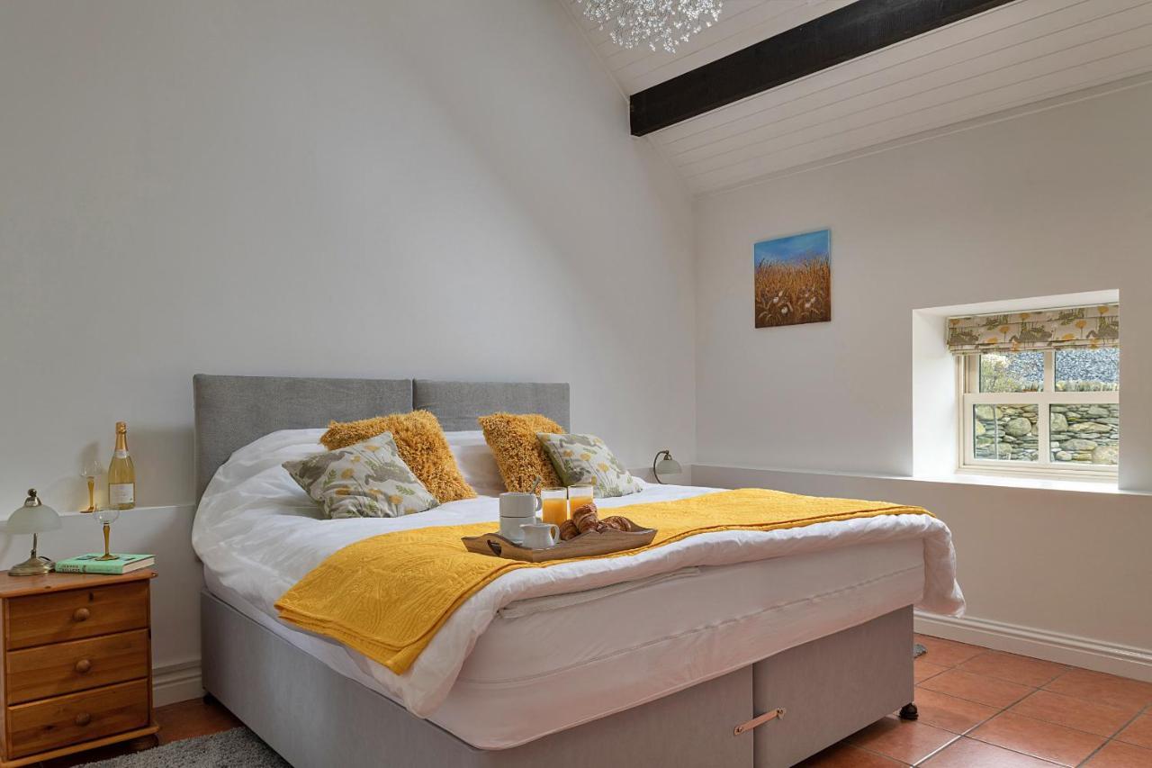 Finest Retreats - Moelis Granary - Luxury Cottage With Hot Tub Llandrillo Kültér fotó