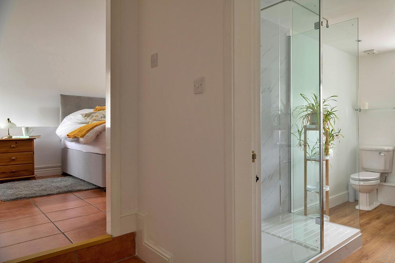 Finest Retreats - Moelis Granary - Luxury Cottage With Hot Tub Llandrillo Kültér fotó