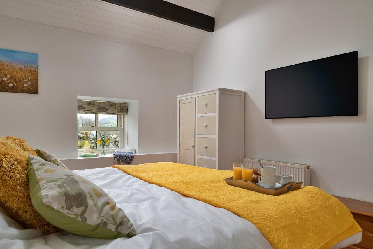 Finest Retreats - Moelis Granary - Luxury Cottage With Hot Tub Llandrillo Kültér fotó