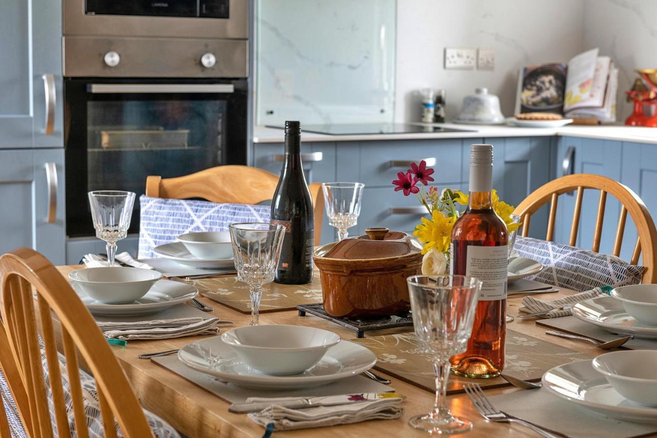 Finest Retreats - Moelis Granary - Luxury Cottage With Hot Tub Llandrillo Kültér fotó