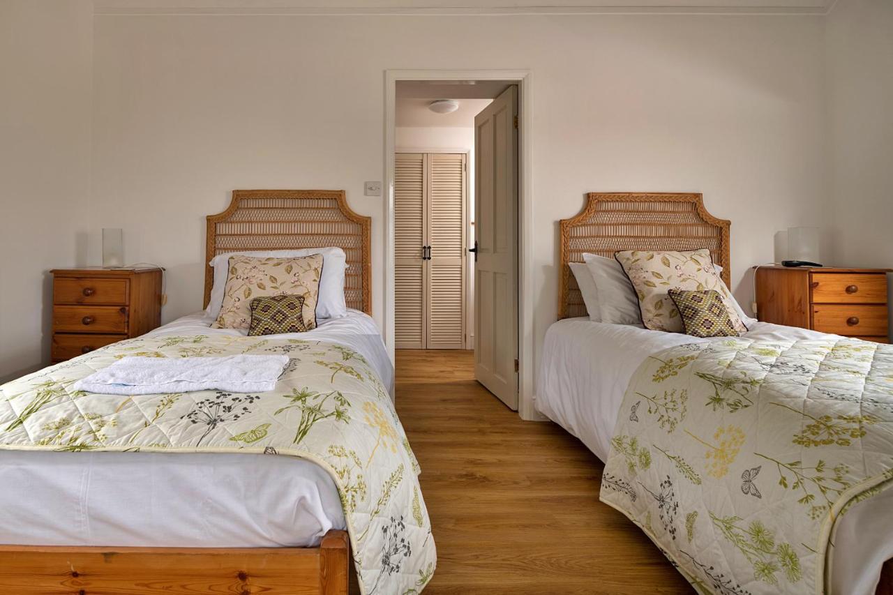 Finest Retreats - Moelis Granary - Luxury Cottage With Hot Tub Llandrillo Kültér fotó