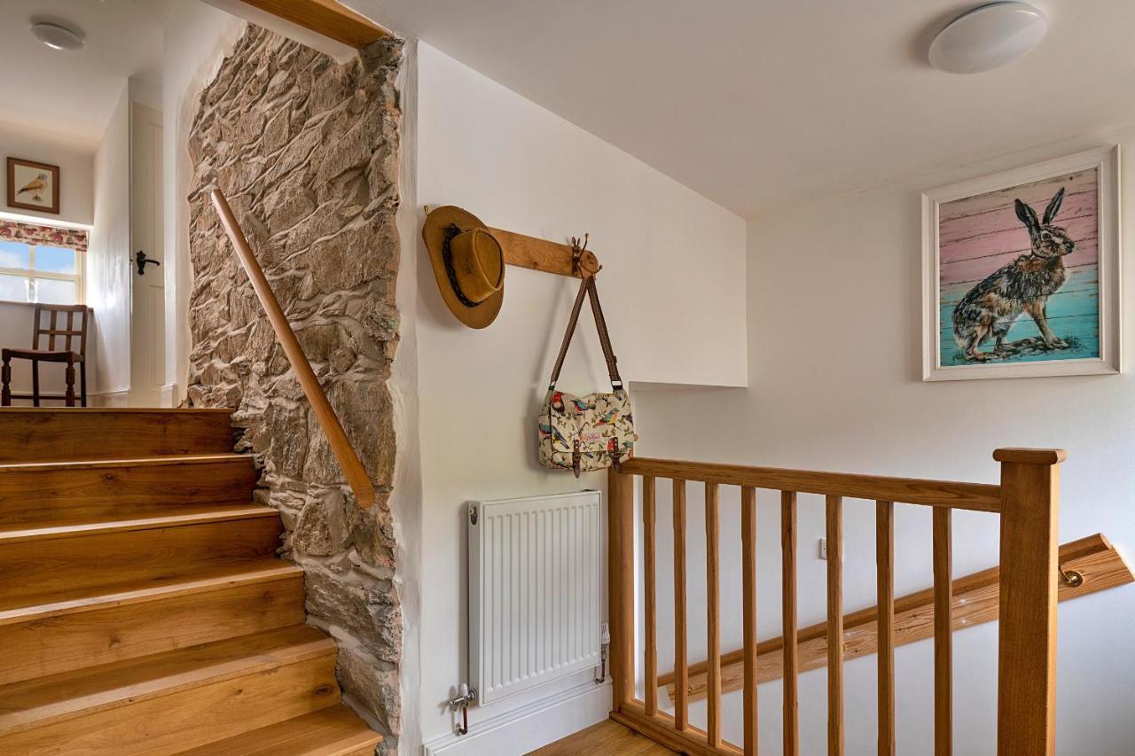 Finest Retreats - Moelis Granary - Luxury Cottage With Hot Tub Llandrillo Kültér fotó