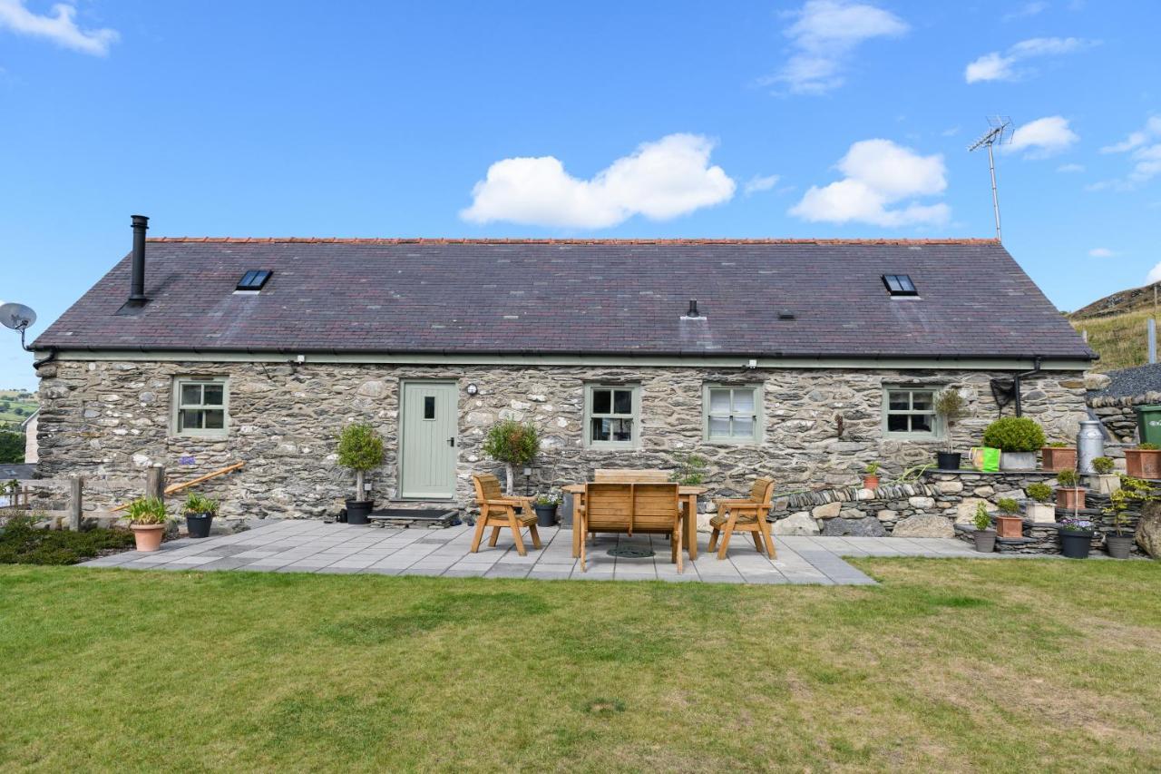 Finest Retreats - Moelis Granary - Luxury Cottage With Hot Tub Llandrillo Kültér fotó
