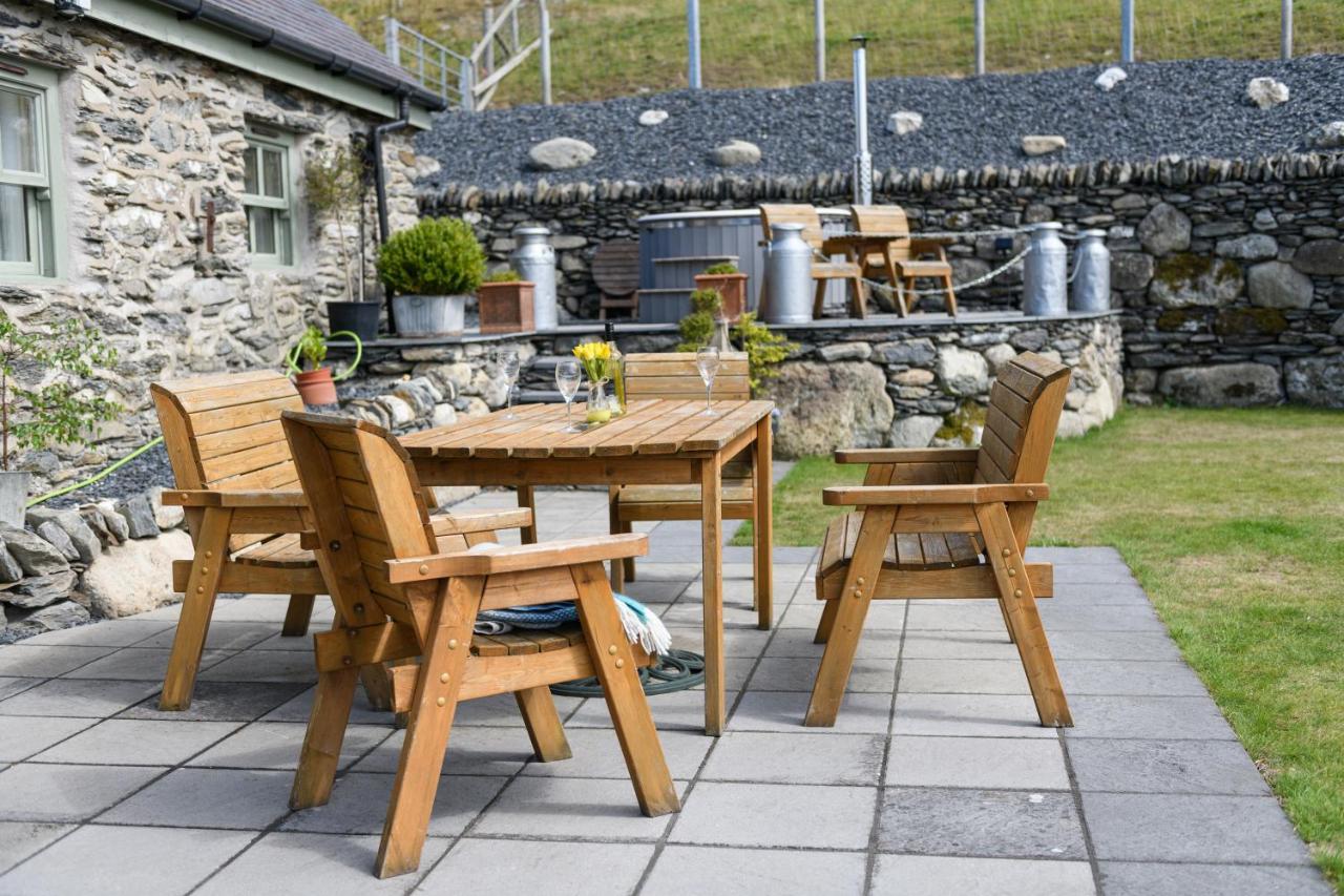 Finest Retreats - Moelis Granary - Luxury Cottage With Hot Tub Llandrillo Kültér fotó